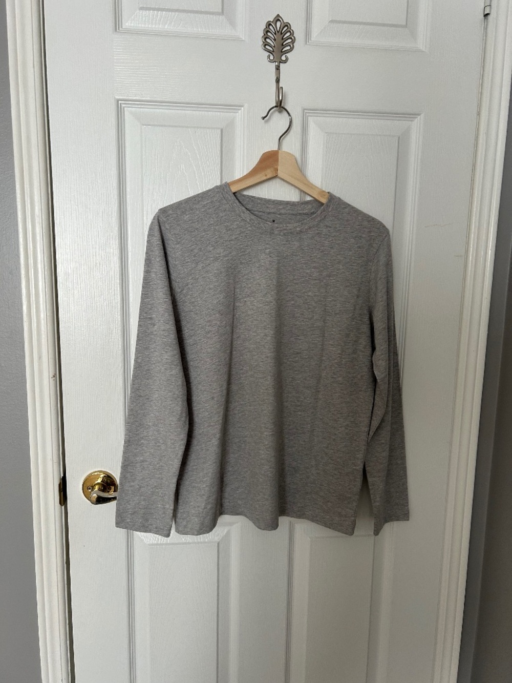 Minimalist Grey Long Sleeve Tee – Size M